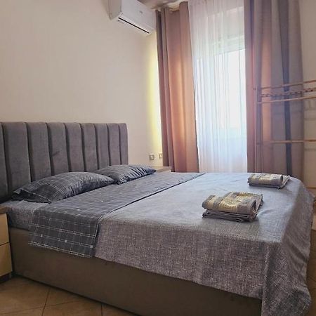 New Bazaar Side Bliss 2 Bed Room Apt With Free Garage Tiranë Ngoại thất bức ảnh