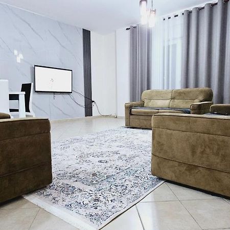 New Bazaar Side Bliss 2 Bed Room Apt With Free Garage Tiranë Ngoại thất bức ảnh
