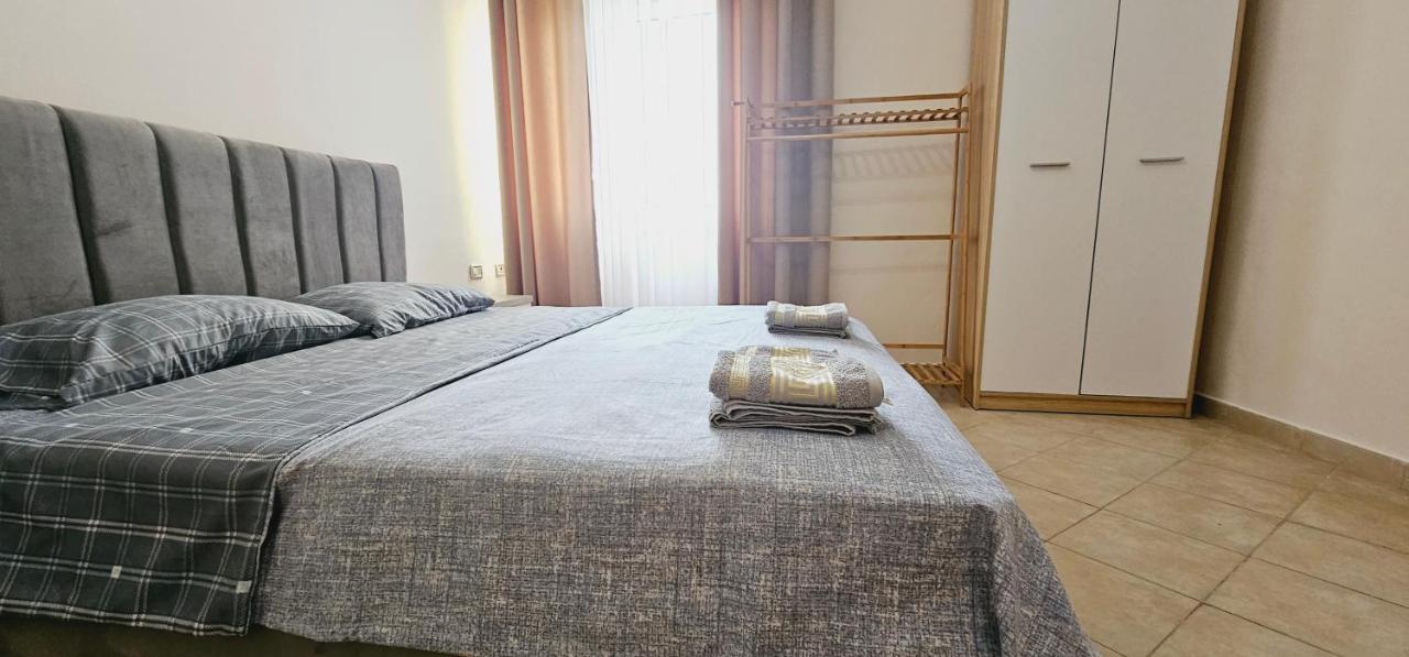 New Bazaar Side Bliss 2 Bed Room Apt With Free Garage Tiranë Ngoại thất bức ảnh